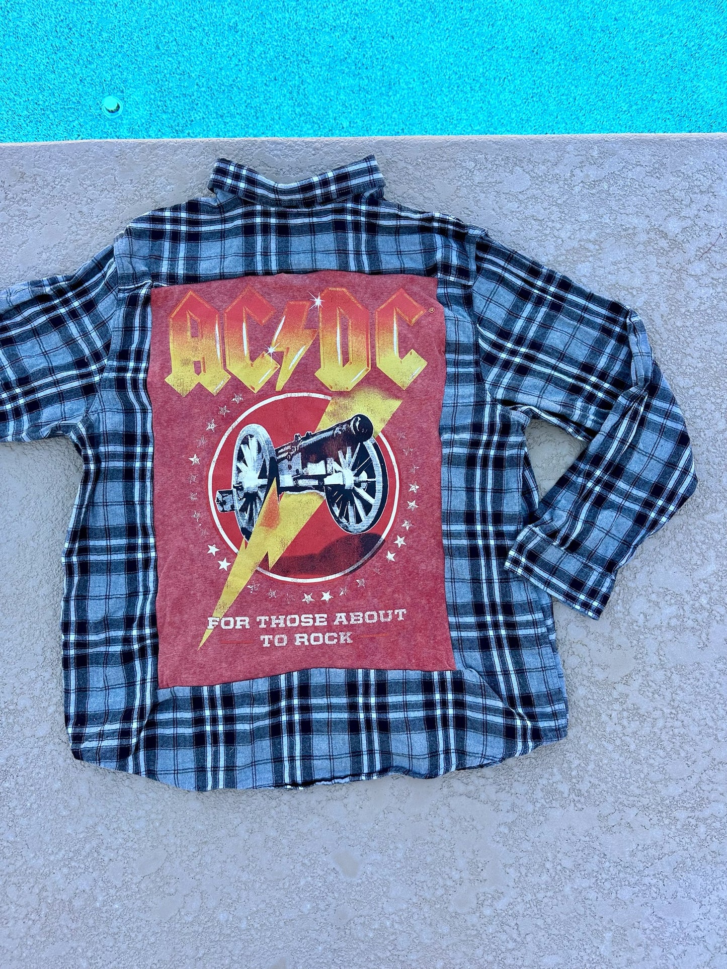 1-of-1 ACDC flannel (size 2XL)